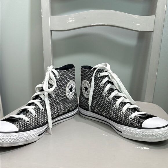 Converse Black and White Patterned High-Tops Size 8 women - Picture 7 of 11